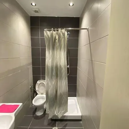 Tirana Rooms *